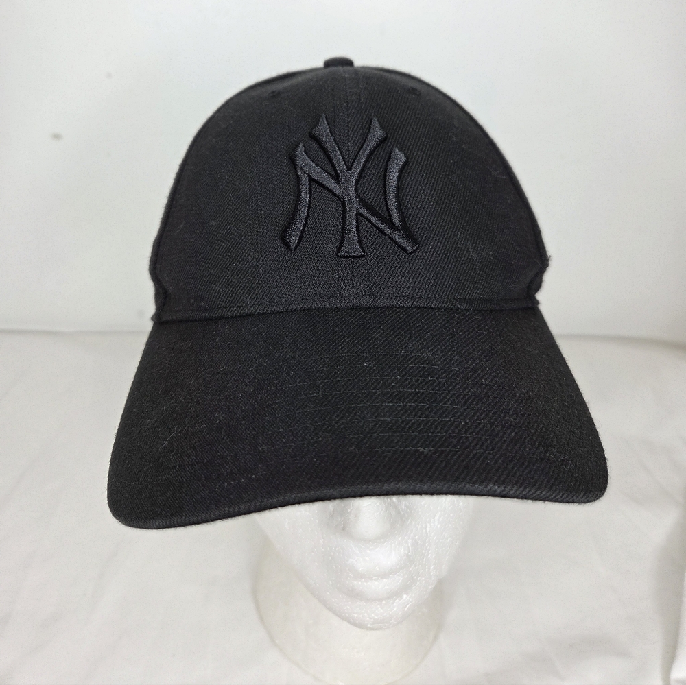47 Brand OS The Yankees New York Logo Black Baseball Cap with Raised Embroidery